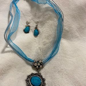 Necklace & earring set